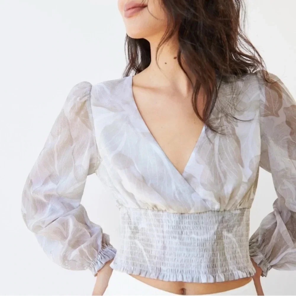 Aritzia Wilfred Genoa Blouse Floral Smocked V-Neck Chiffon Romantic Boho L